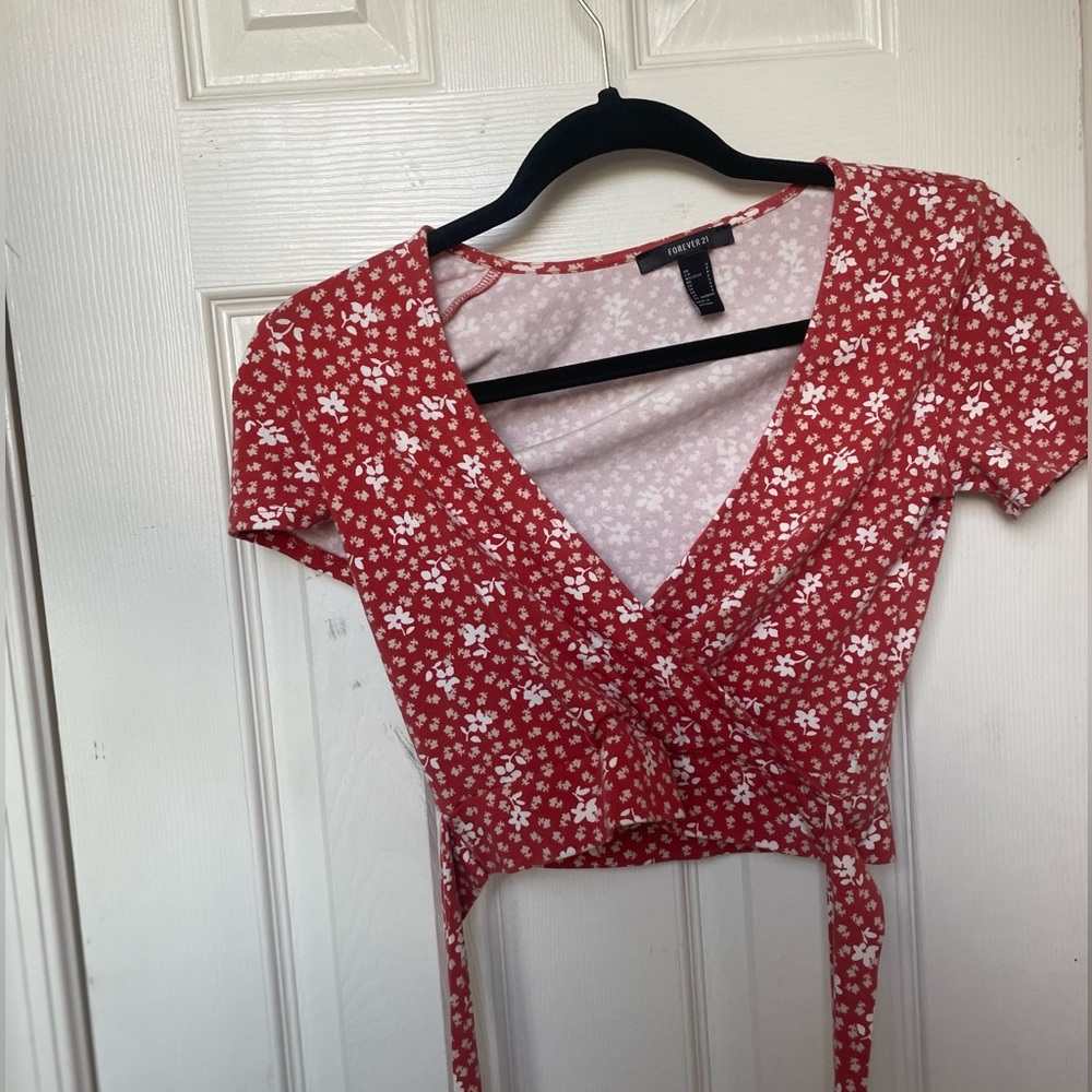 RED FLORAL TIE TOP